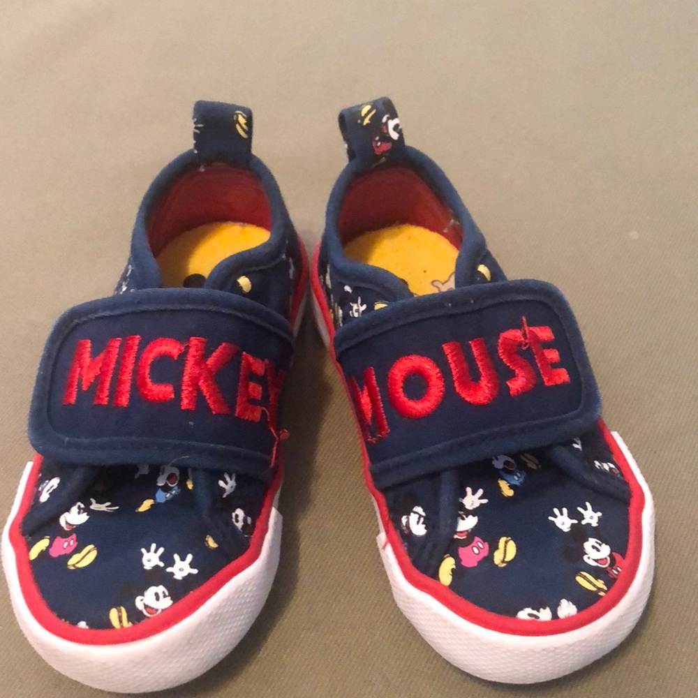 DISNEY MICKEY MOUSE toddler girl size 5/6” shoes